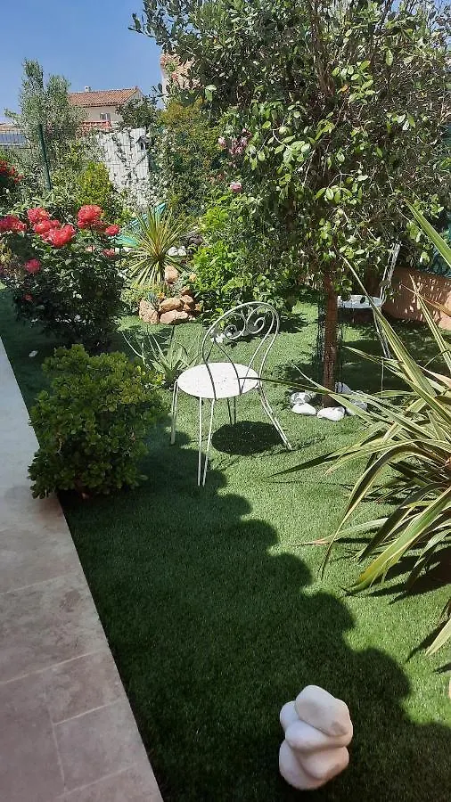 Chambre D'Hotes Dans Villa Diane La Londe-les-Maures Bed & Breakfast
